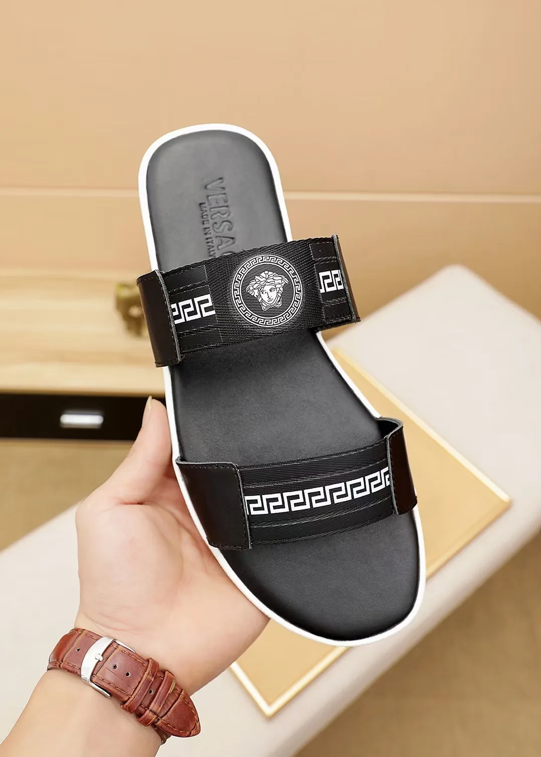 Luxury Versace Einzelne Schuhe Herrenpantoffeln eingetroffene offizielle Diese eleganten Hausschuhe