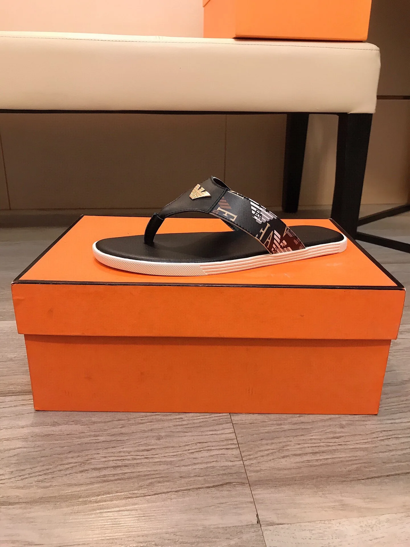 Luxury Armani Herrenpantoffeln Hausschuhe Hausschuhe jetzt erhältlich