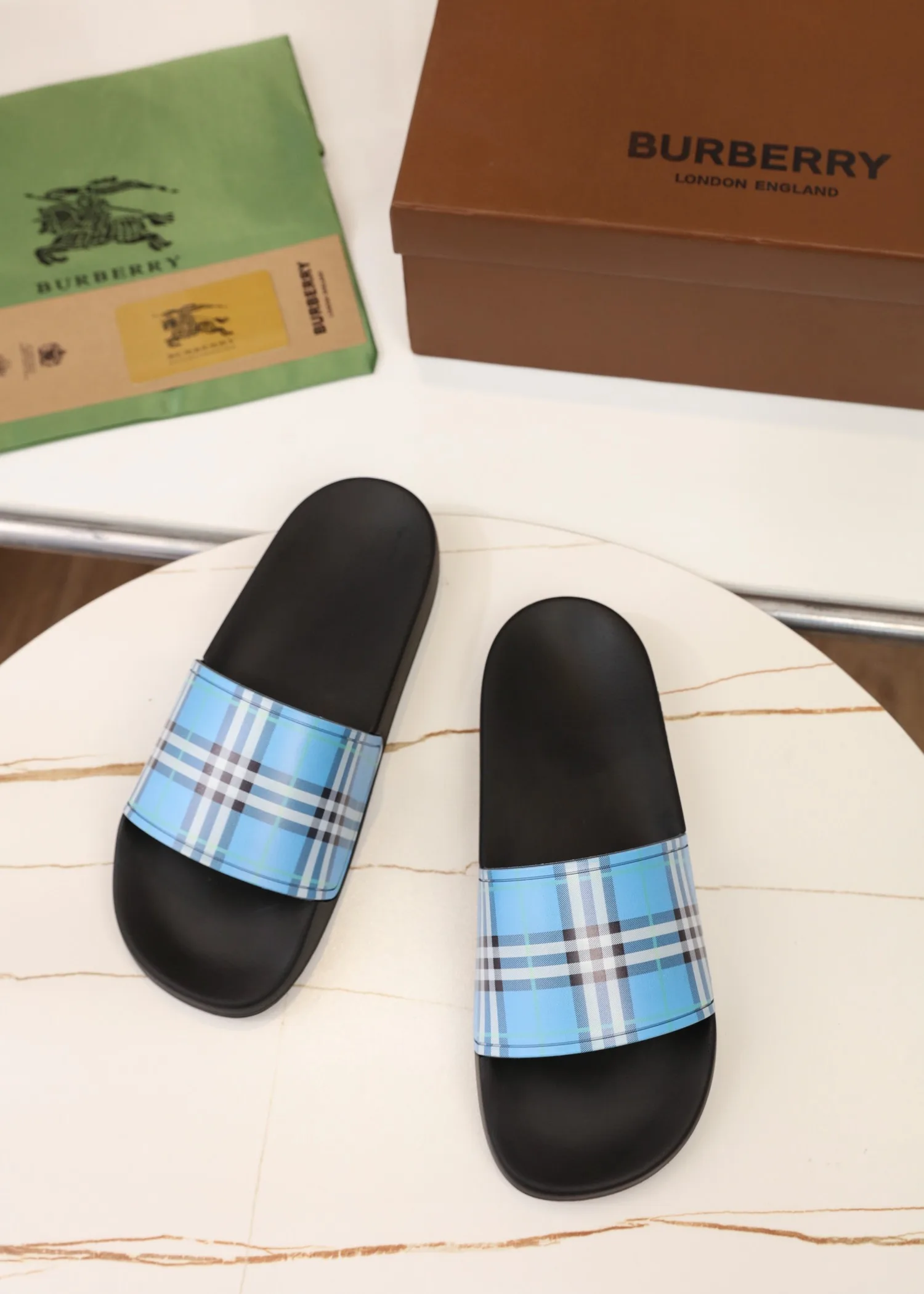 Premium Burberry Sandalen Hausschuhe Karierte Sandalen Größen klassisches neuer