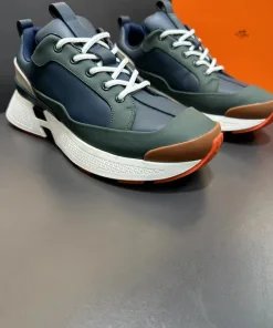 Luxuriöse Hermès-Turnschuhe, sorgfältig gefertigt, hochwertiges Obermaterial besticht