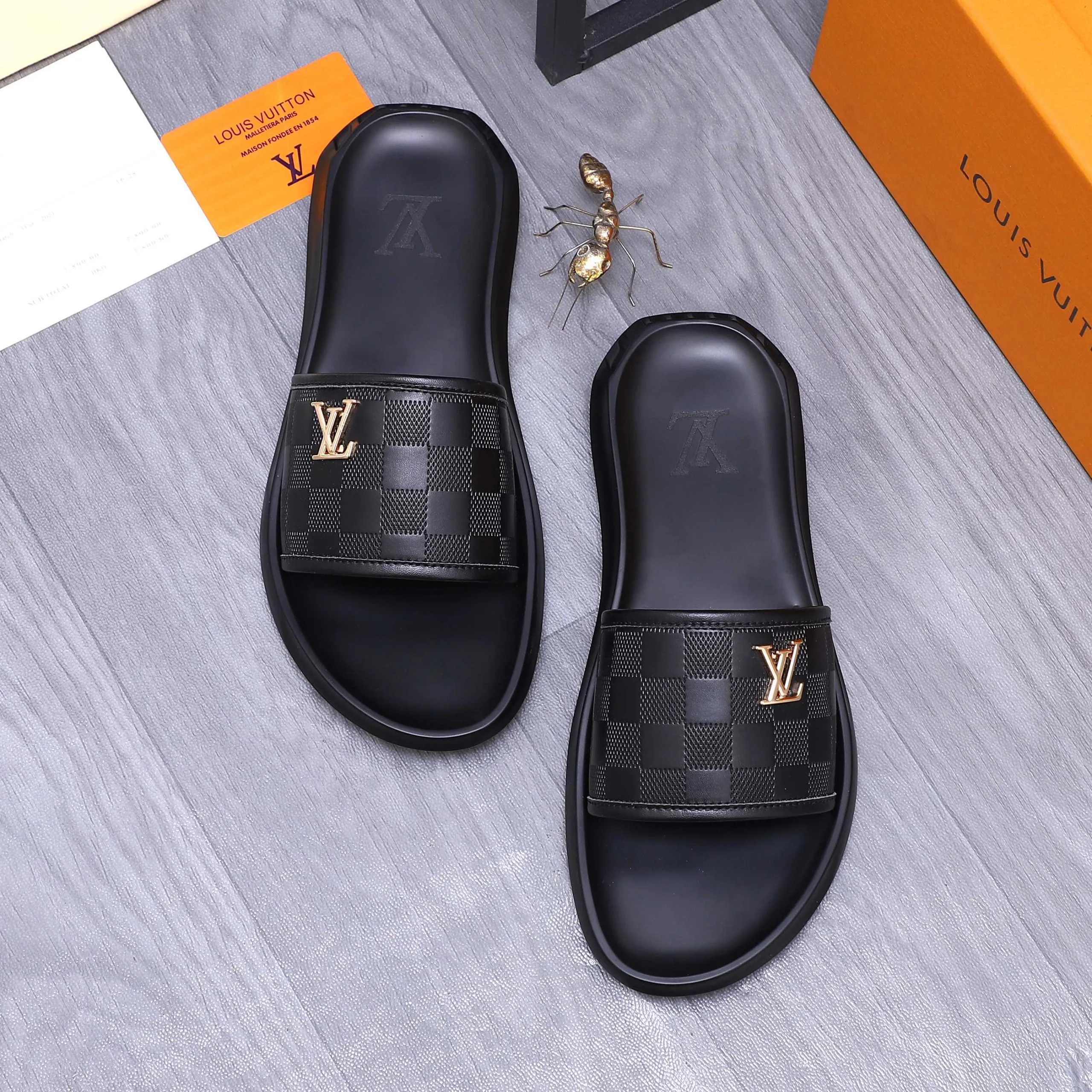 Hochwertige Louis Vuitton Hausschuhe. LOUIS VUITTON Hausschuhe fallen größengerecht aus