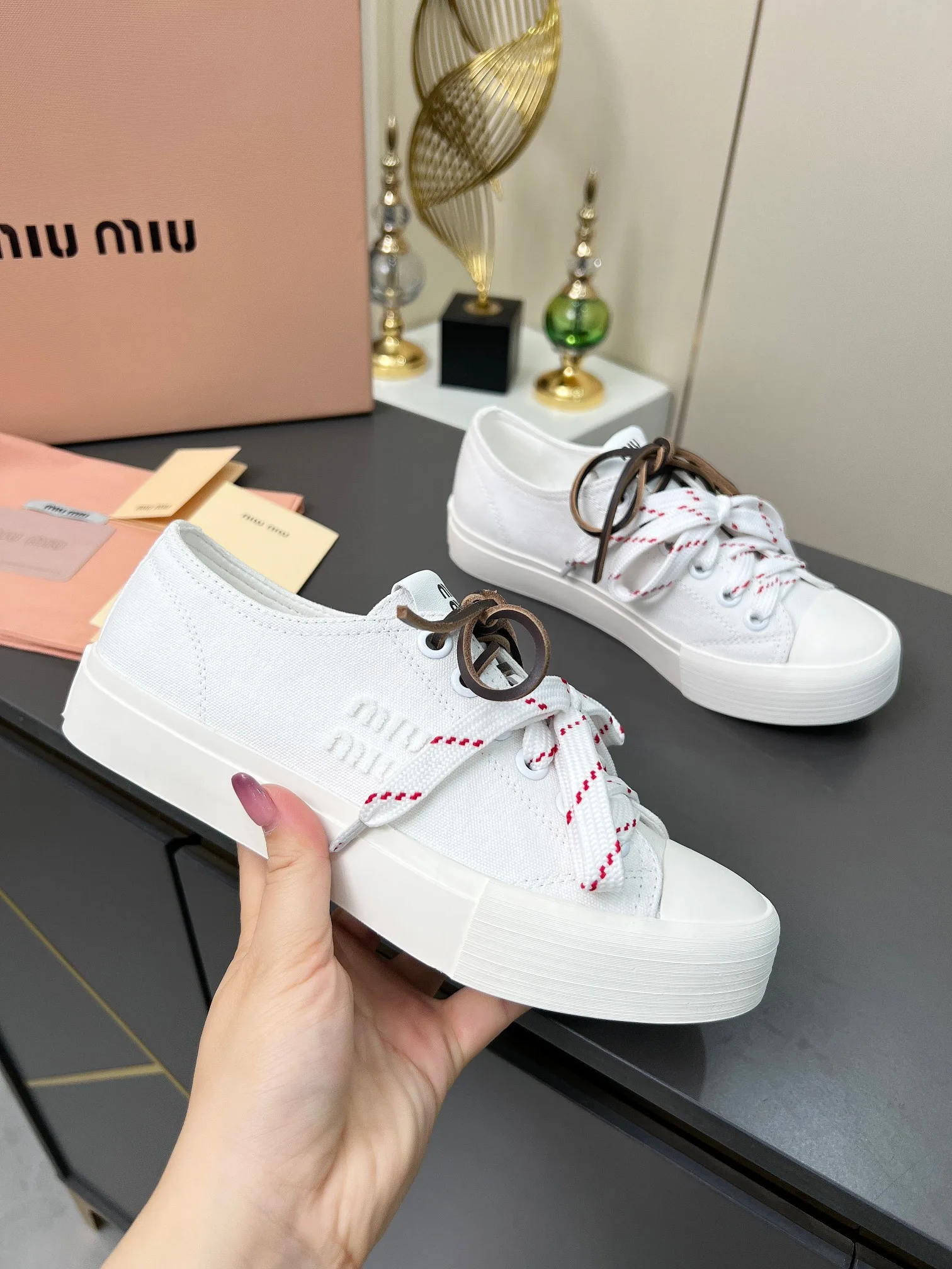 Luxury Miu Miu Einzelne Schuhe Lederschuhe weiße Turnschuhe neuen Modellen gehören dünne weiße