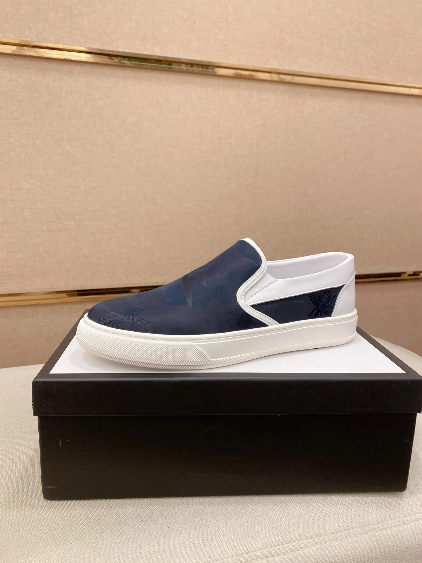 Luxus Gucci einzelne Schuhe eine kultivierte gelassene Ausstrahlung