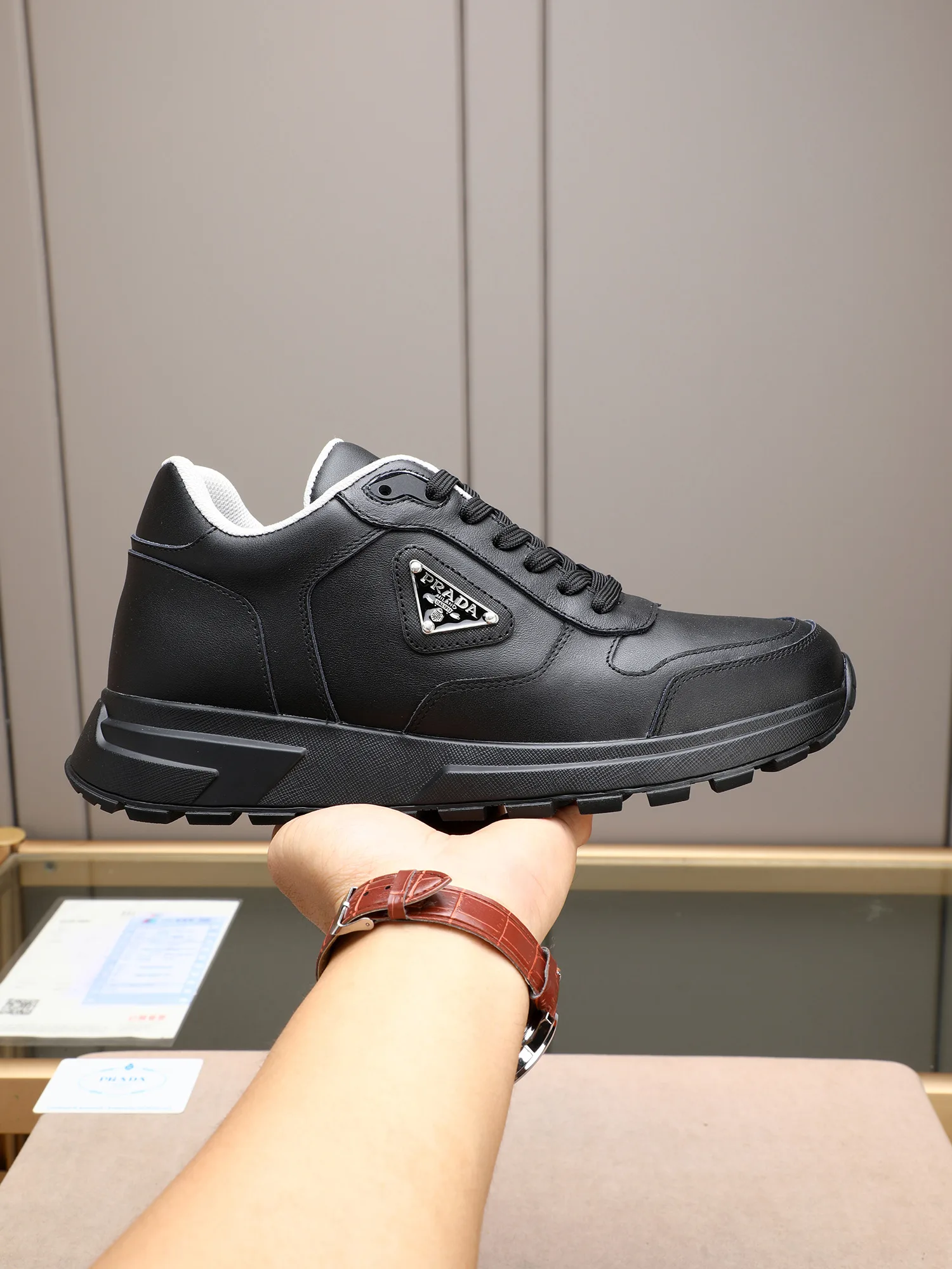 Hochwertige Prada Turnschuhe Diese neuen Prada sind lässig