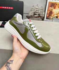 Premium Prada Turnschuhe Importiertes kombiniertes Lackleder Lammlederfutter rutschfeste