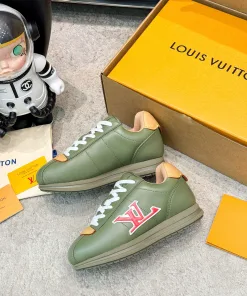 Luxuriöse Louis Vuitton Turnschuhe im Stil von Louis Vuitton, entworfen von Pharrell Williams