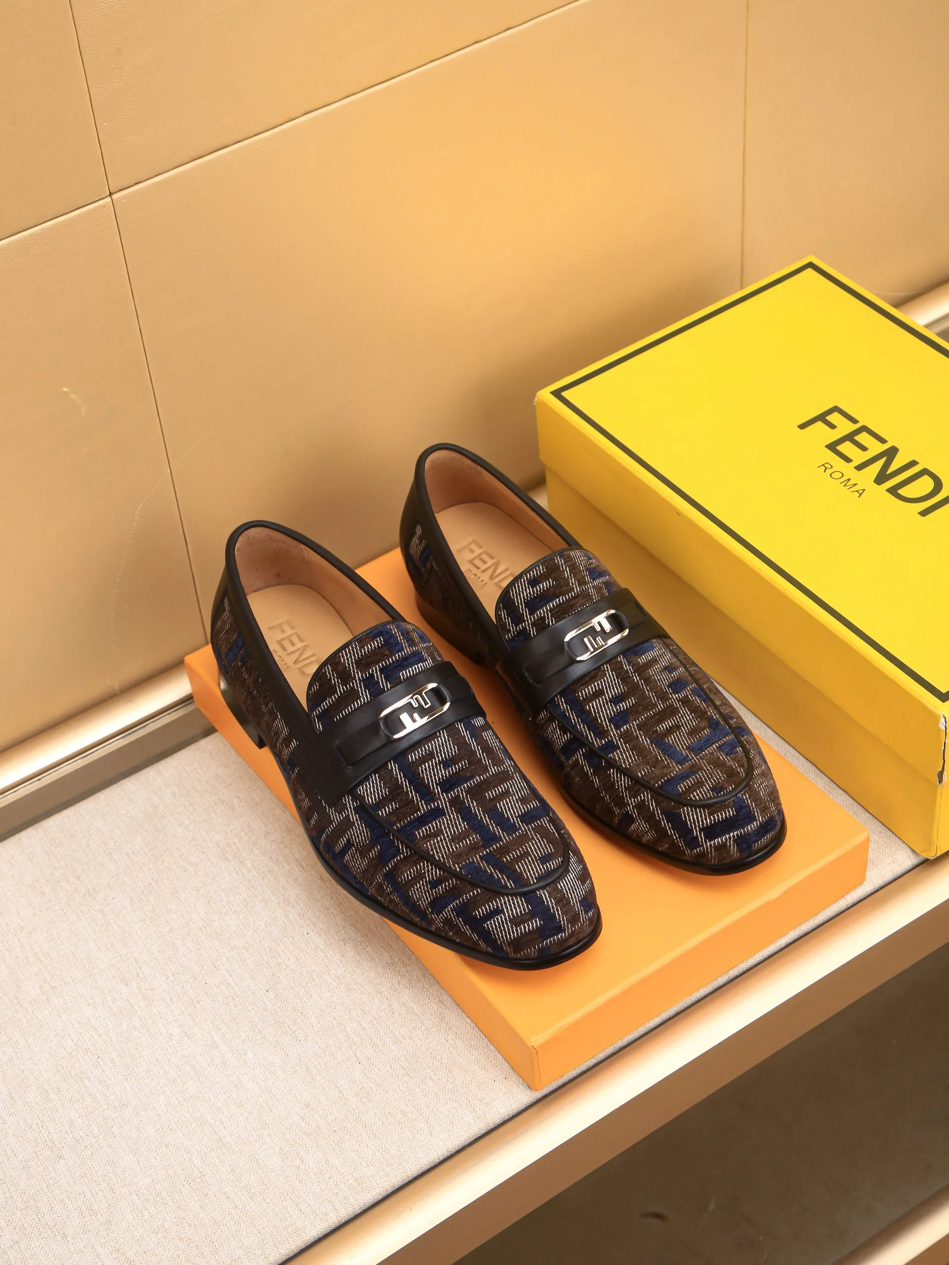 High Quality Fendi Elegante HerrenLederschuhe Lederschuhe Elegante Lederschuhe nicht