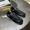 Hochwertige Prada Ledersneakers Diese von Pradaretro inspirierten Ledersneaker sind