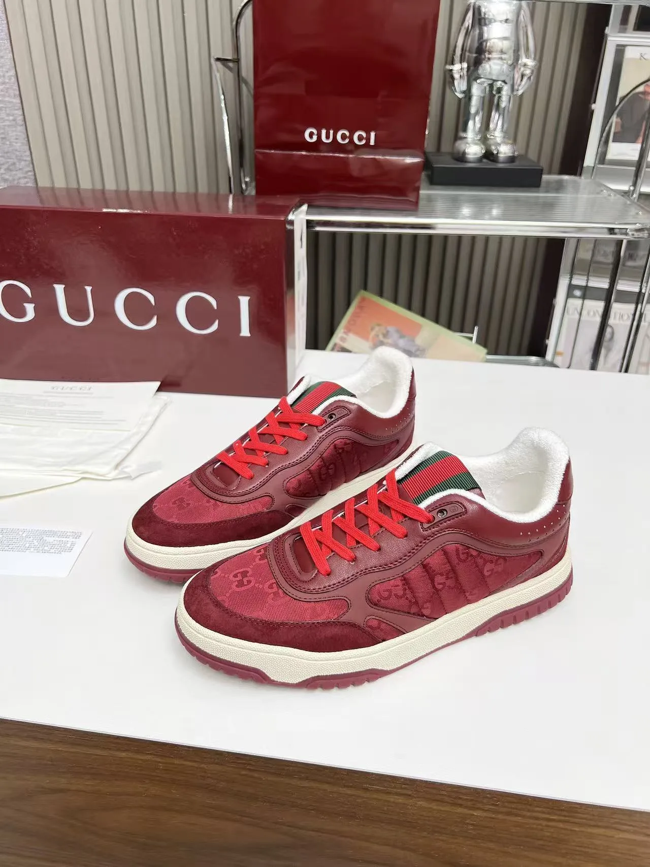 Luxus-Gucci-Turnschuhe bieten eine Vielzahl verschiedener Klassiker
