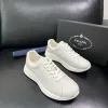 Premium Prada Turnschuhe Paar Prada in echtem Größen hochwertigste