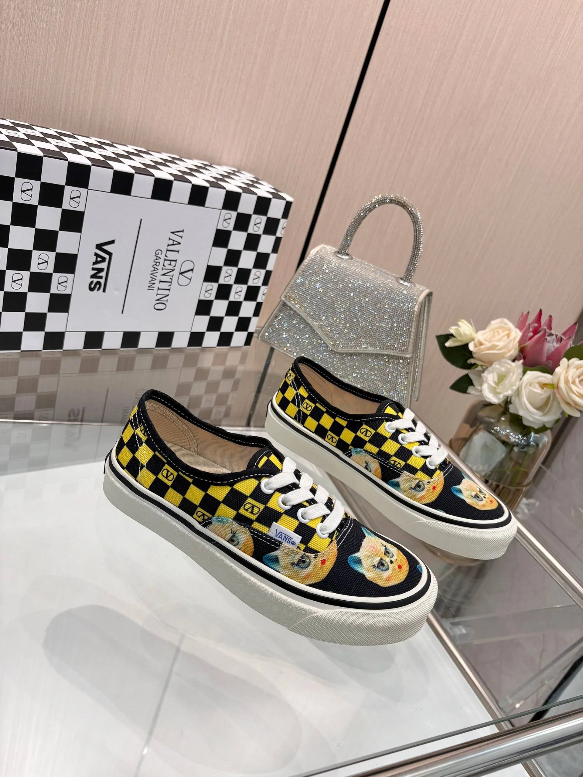 Luxus Valentino Turnschuhe Valentino Vans präsentiert einen neuen