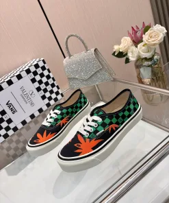 Luxus Valentino Turnschuhe Valentino Vans präsentiert einen neuen