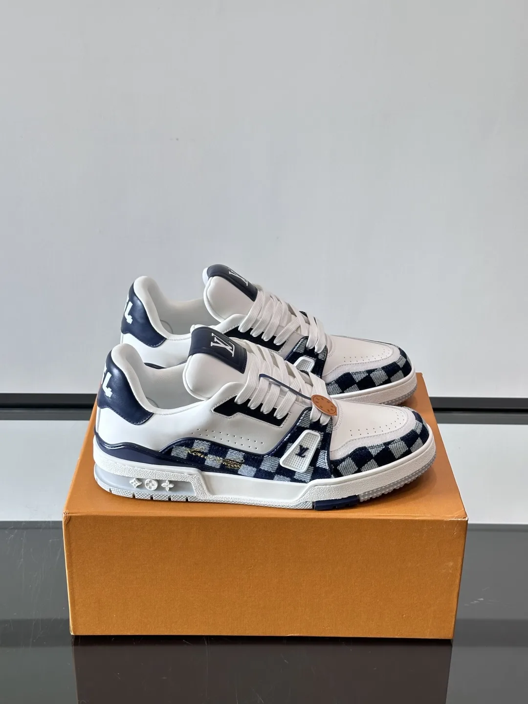 Hochwertige Louis Vuitton Turnschuhe Neue Farbvariante Louis Vuitton Trainer