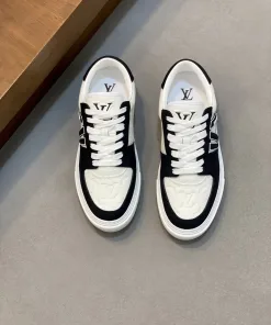 Hochwertige Louis Vuitton Turnschuhe einteiliger Freizeitsneaker Kalbsleder Markenlogo Zunge