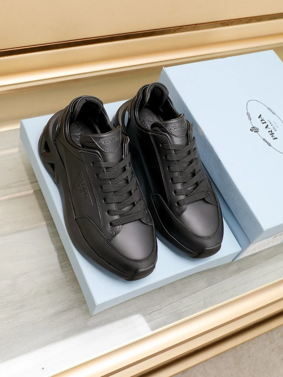 Hochwertige Prada Sport- und Freizeitschuhe Neue sportliche Diese Sneaker bestechen