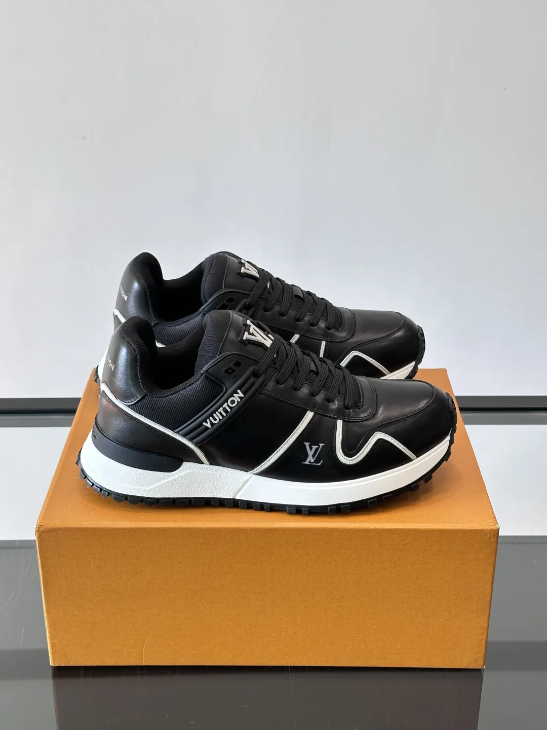 Hochwertige Louis Vuitton Turnschuhe, Louis Vuitton Runway Sneakers neu