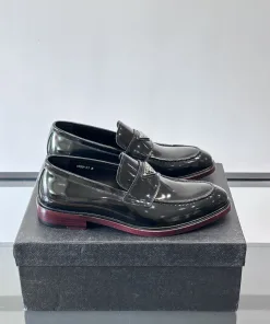 Hochwertige Prada Herrenlederschuhe Lederschuhe Prada Herrenschuhe aus genarbtem Kalbsleder edlem