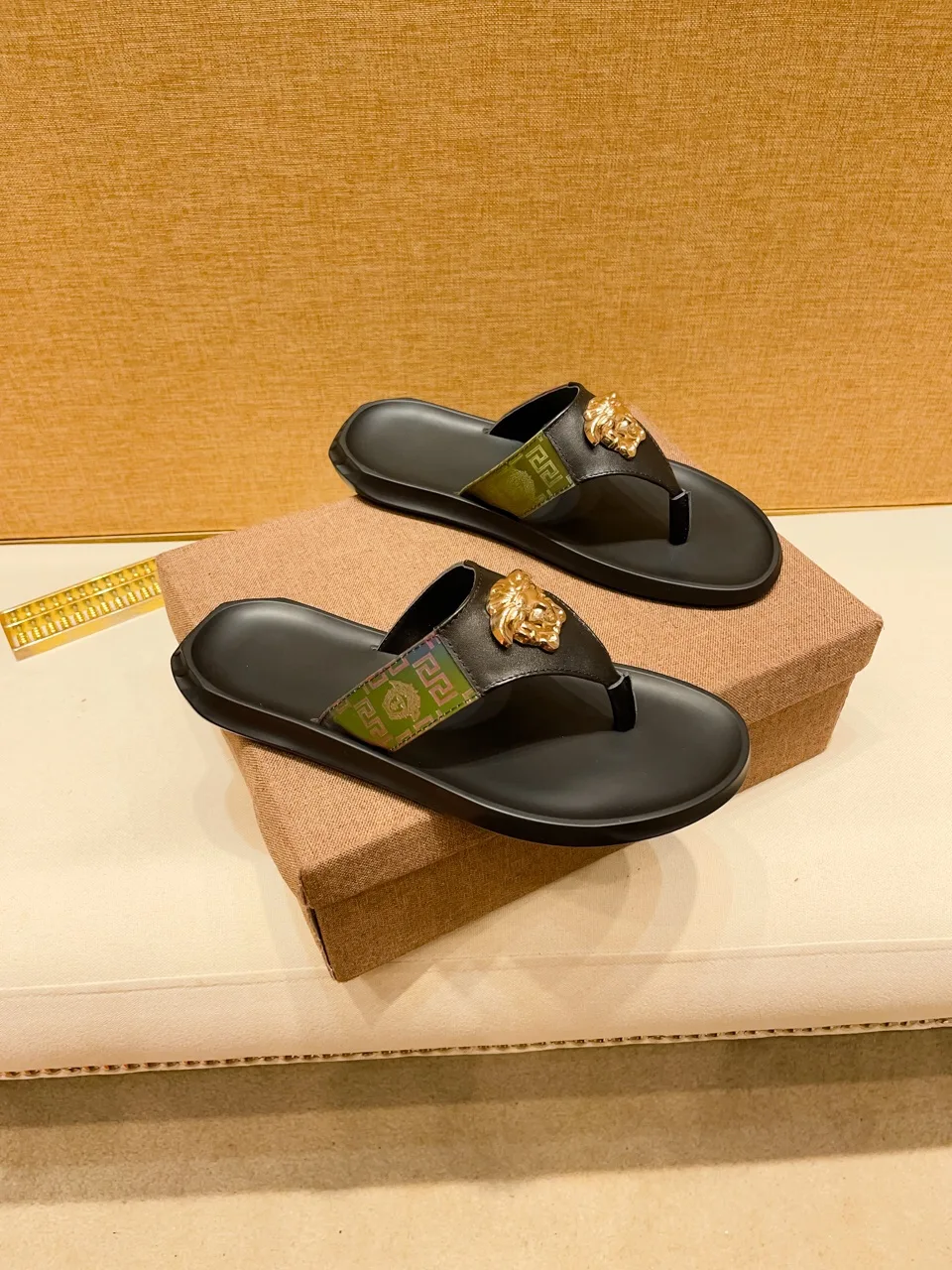 Luxus Versace Hausschuhe Neue Serie exklusives Design verschiedene