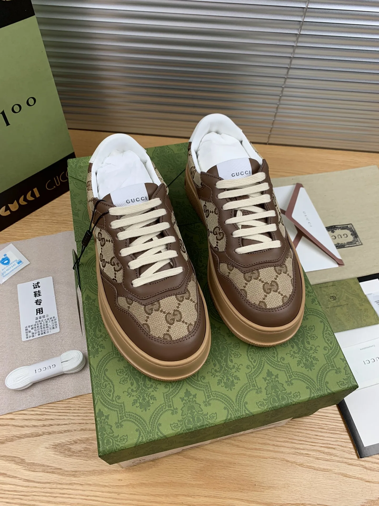 Premium Gucci Sneaker weiß Sneaker leicht weiß Real Price jetzt