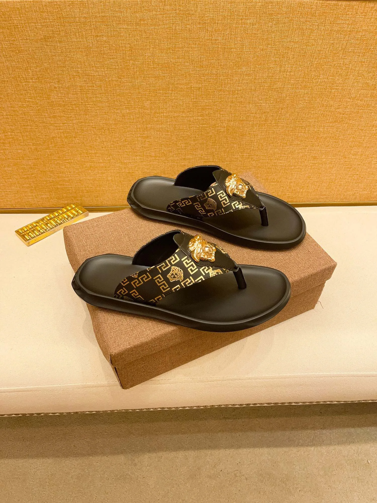 Premium Versace Herrenpantoffeln Hausschuhe Größen hochwertiger origineller Obermaterial