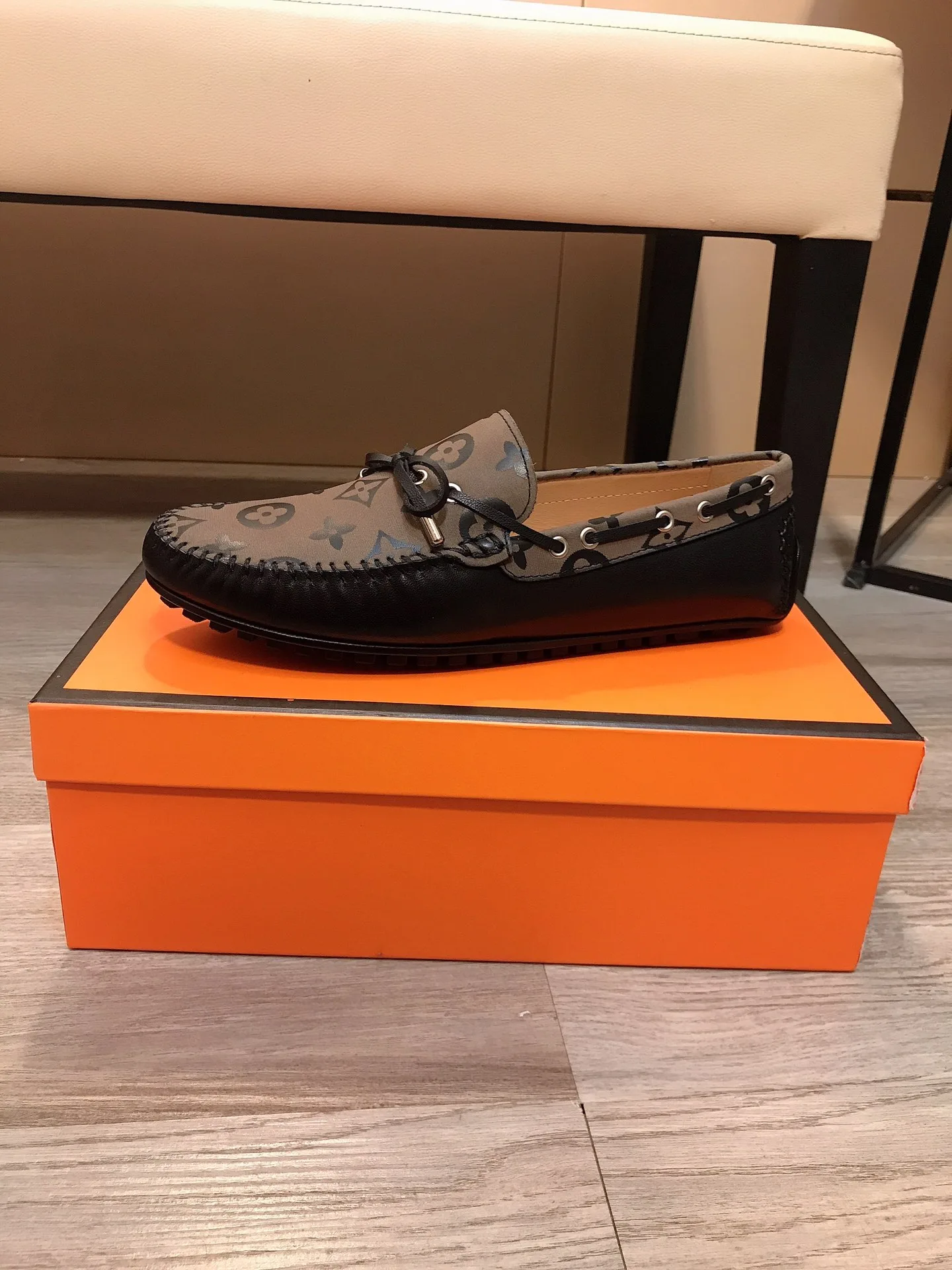 Hochwertiger Louis Vuitton Slipper, modischer Slipper, modische Loafer