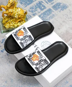 Luxury Versace Herrenpantoffeln Hausschuhe trendig schlicht doch strahlen