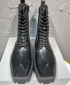 Hochwertige Balenciaga Stiefel mit Reißverschluss sind exklusives und robustes Material