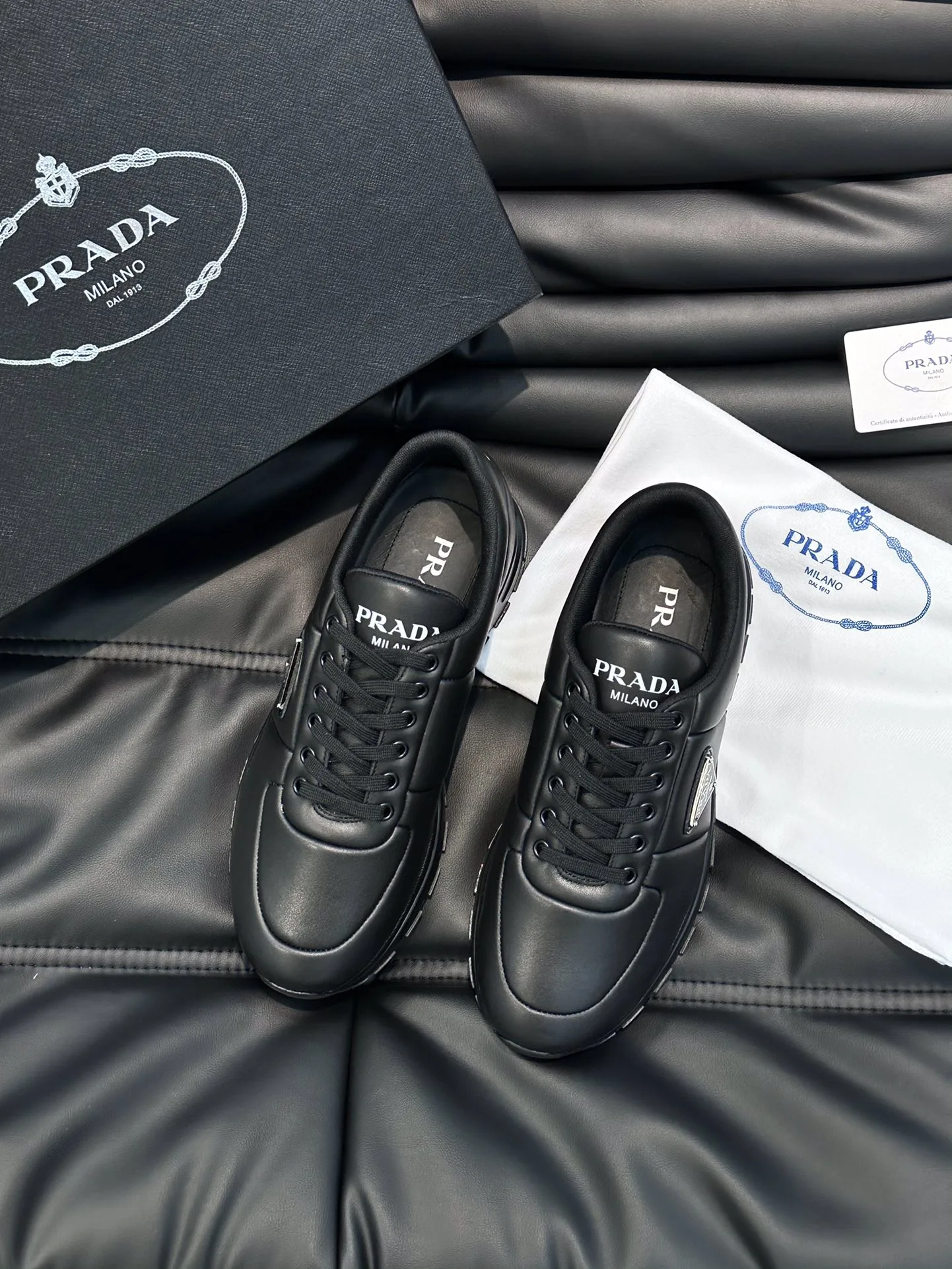 Luxus Prada Turnschuhe Prada Premium Leder bieten dank