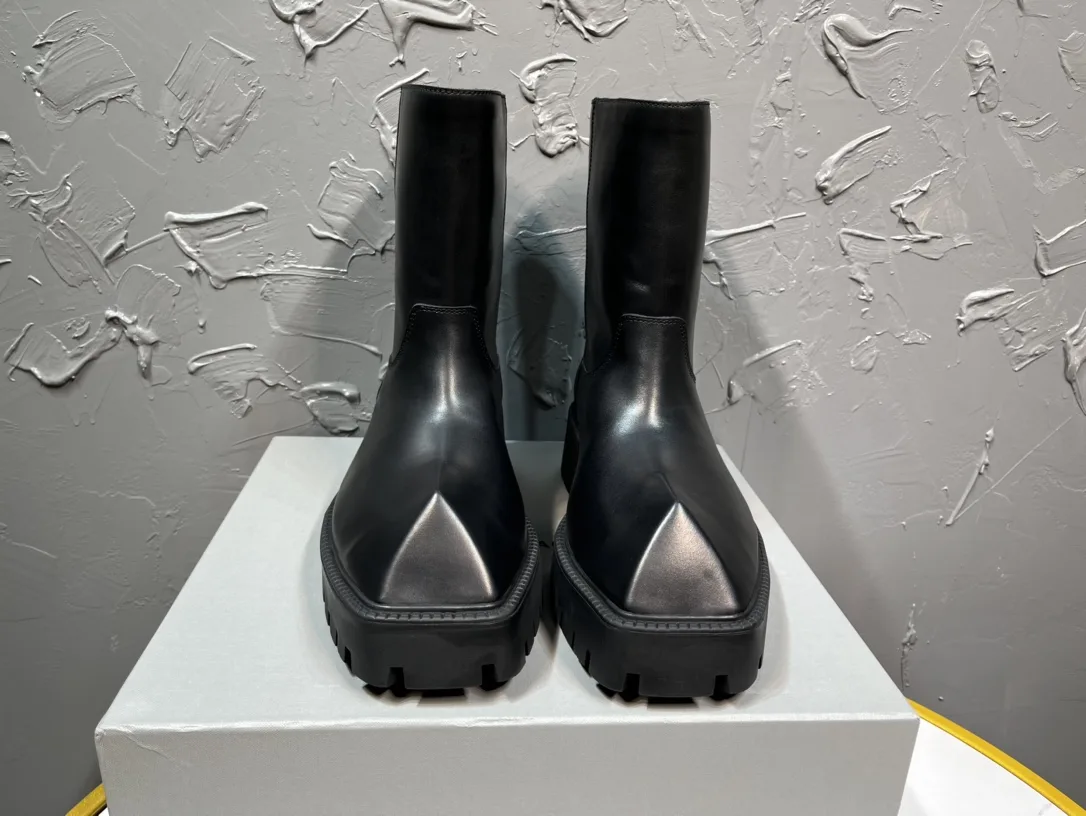 Hochwertige Balenciaga Stiefel mit Reißverschluss Herrengrößen inklusive Stoffbeutel Tragetasche sowie