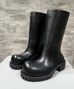 Luxus Balenciaga Herrenstiefel leicht asymmetrische runde Original erworben