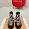 Hochwertige Louis Vuitton Leinenschuhe flache Stiefel verströmen eine trendige Robustheit Weiblichkeit