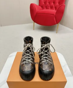 Hochwertige Louis Vuitton Leinenschuhe flache Stiefel verströmen eine trendige Robustheit Weiblichkeit
