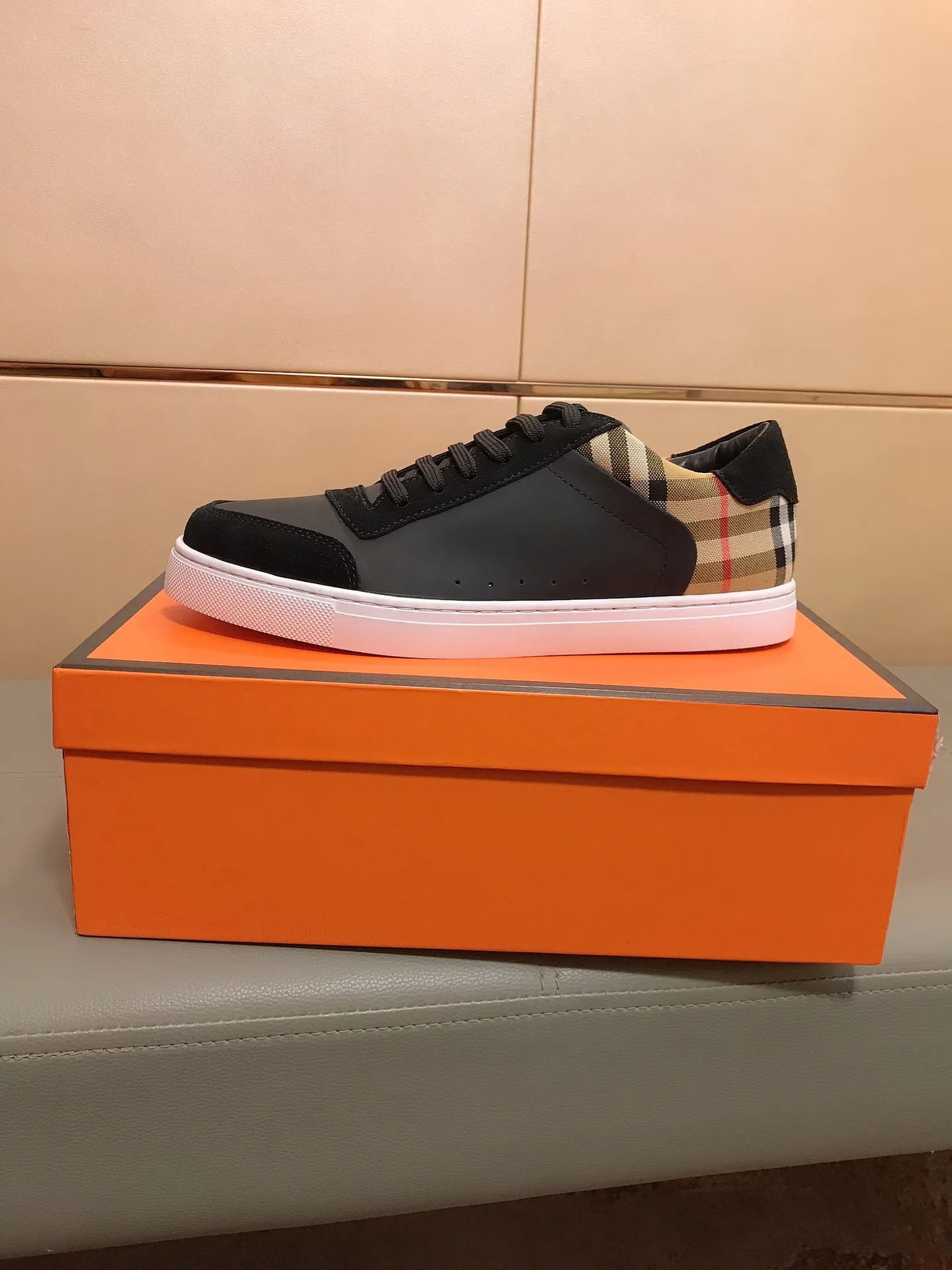 Premium Burberry HerrenFreizeitschuhe Lässige Schuhe Importiertes Rindsleder originellem