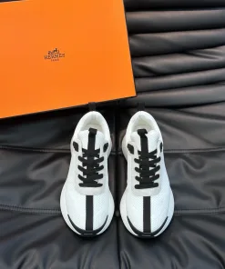 Luxuriöse Hermès-Turnschuhe von höchster Qualität sind aus importiertem Bestechen gefertigt