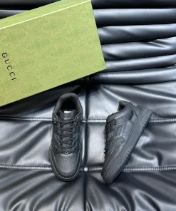 Hochwertige Gucci Turnschuhe bestechen durch ihre neuen Gucci