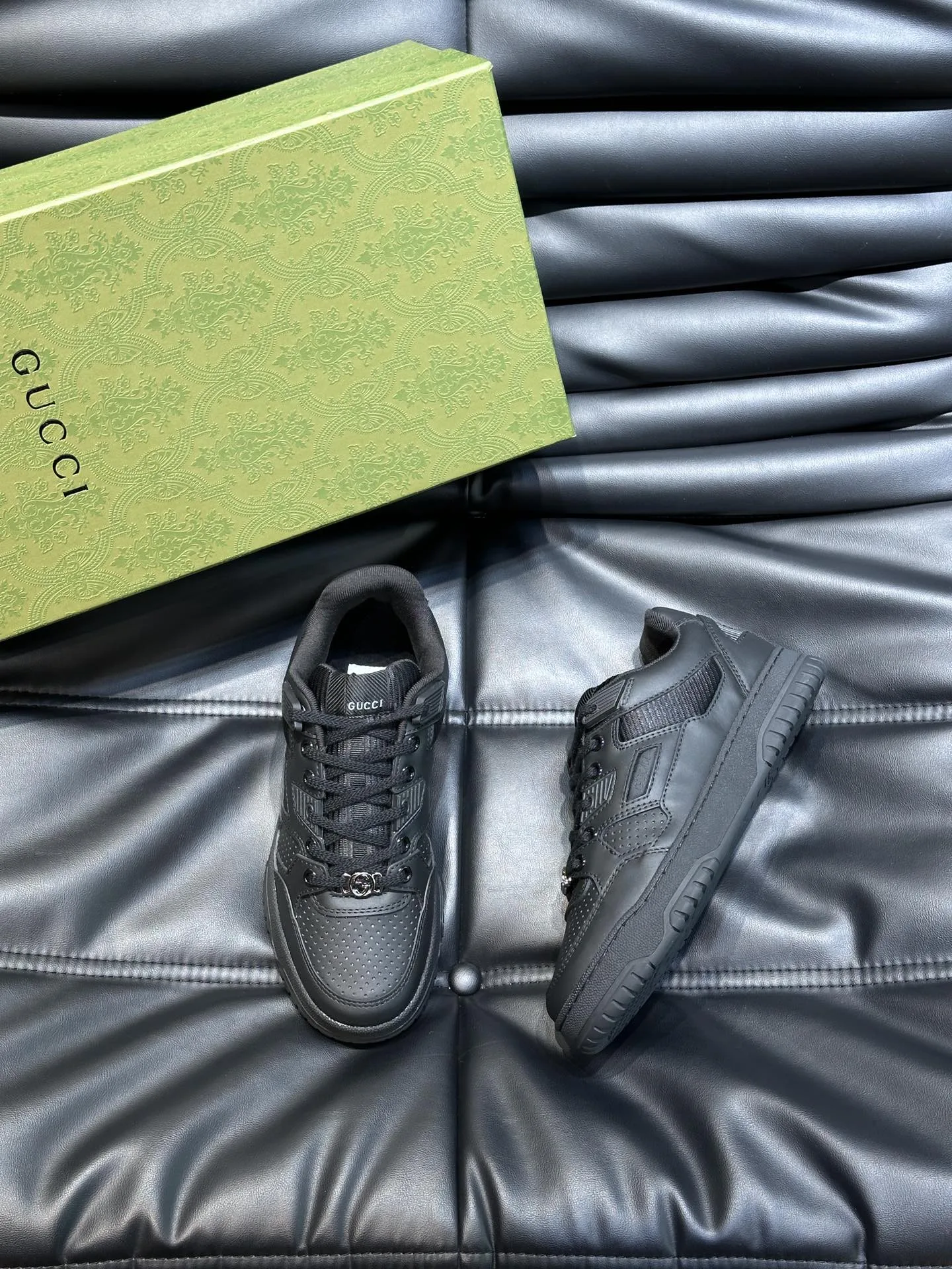 Hochwertige Gucci Turnschuhe bestechen durch ihre neuen Gucci