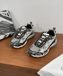 High Quality Cremefarben RetroSneaker klobige Sneaker Neue Laufschuhe jetzt authentische entwickelt