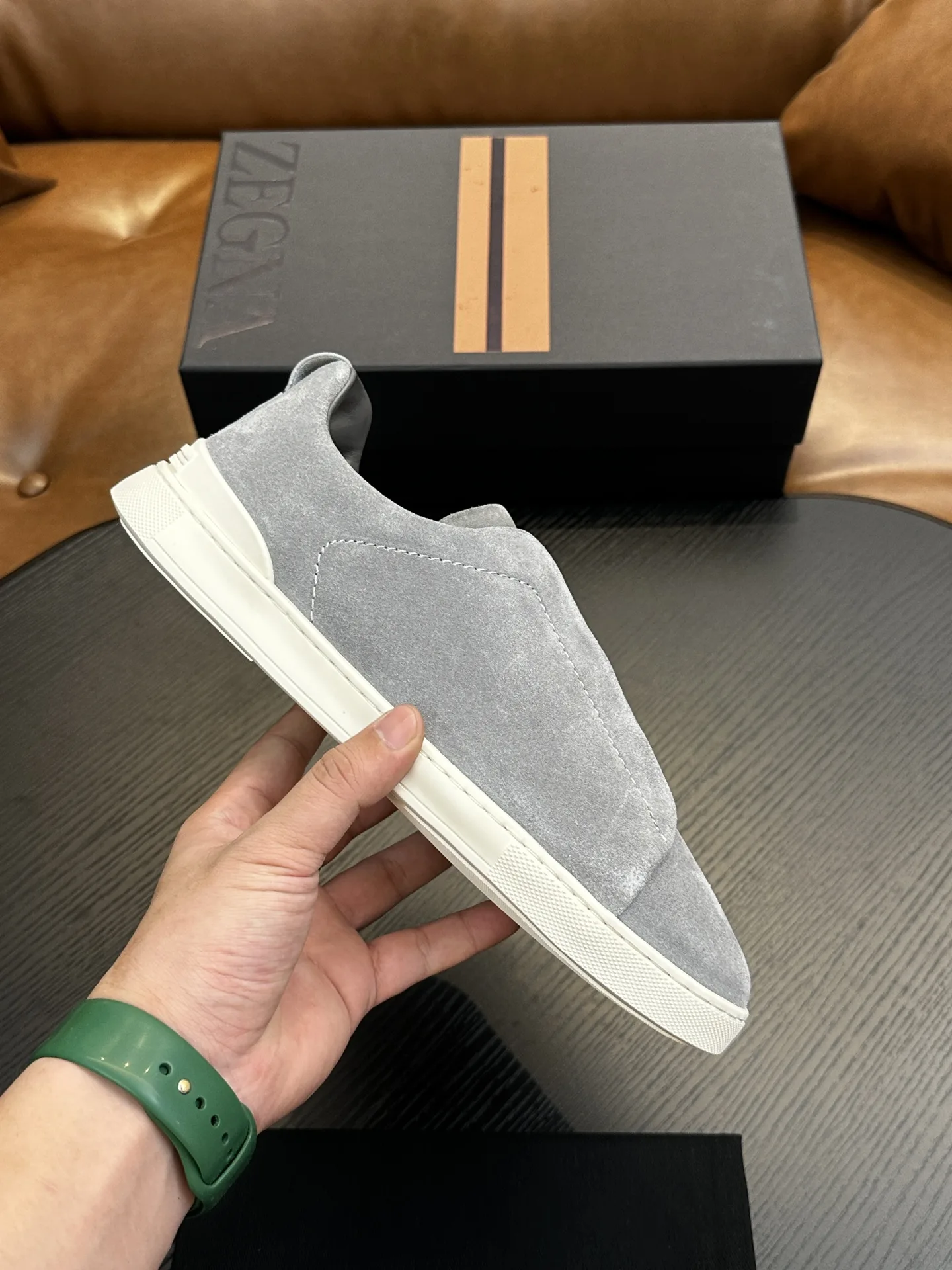 Hochwertige Zegna-Turnschuhe. Zegna-Größen sind auch Sonderanfertigung