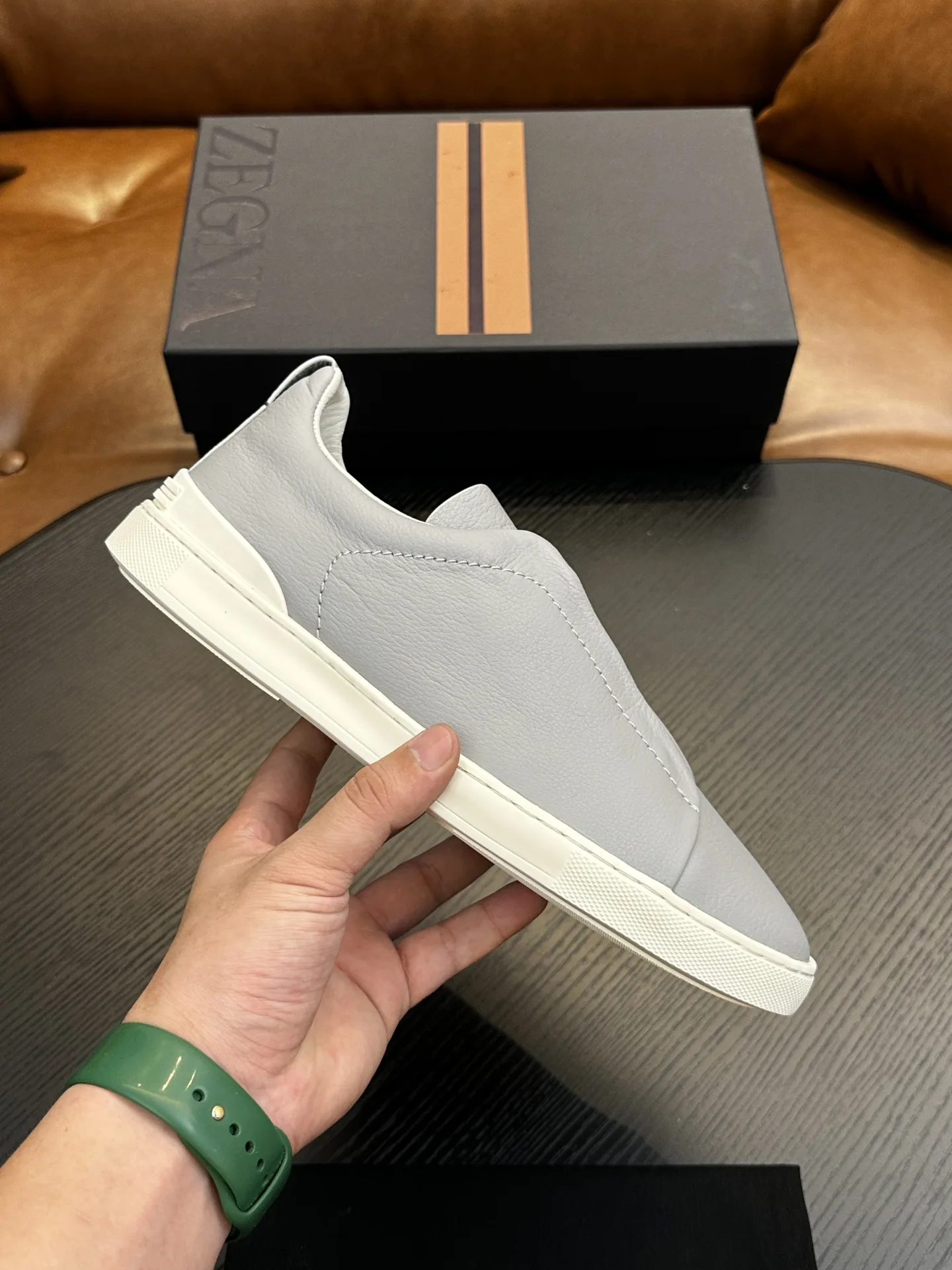 Hochwertige Zegna Lederschuhe. Diese Sneaker haben einen modernen