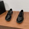 Hochwertige Prada DerbySchuhe Lederschuhe Freizeitschuhe aus Leder Artikelnummer Prada Originale Obermaterial besteht