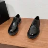 Hochwertige Prada DerbySchuhe Lederschuhe Freizeitschuhe aus Leder Artikelnummer Prada Originale Obermaterial besteht
