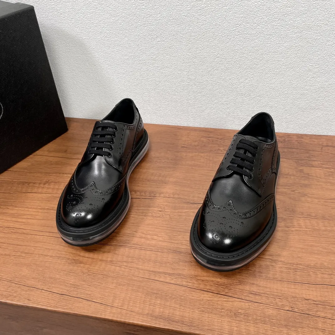 Hochwertige Prada DerbySchuhe Lederschuhe Freizeitschuhe aus Leder Artikelnummer Prada Originale Obermaterial besteht