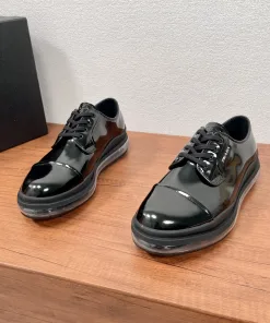 Hochwertige Prada Lederschuhe Freizeitschuhe aus Leder Artikelnummer Prada Classic Leder Hergestellt