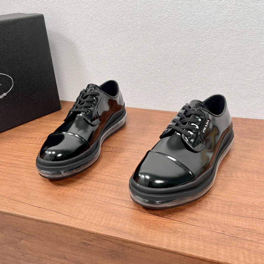 Hochwertige Prada Lederschuhe Freizeitschuhe aus Leder Artikelnummer Prada Classic Leder Hergestellt