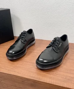 Hochwertige Prada Lederschuhe Freizeitschuhe aus Leder Artikelnummer Prada Classic Gefertigt original