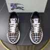 Luxus-Burberry-Turnschuhe, originalgetreuer, klassisch karierter Interpretation eines