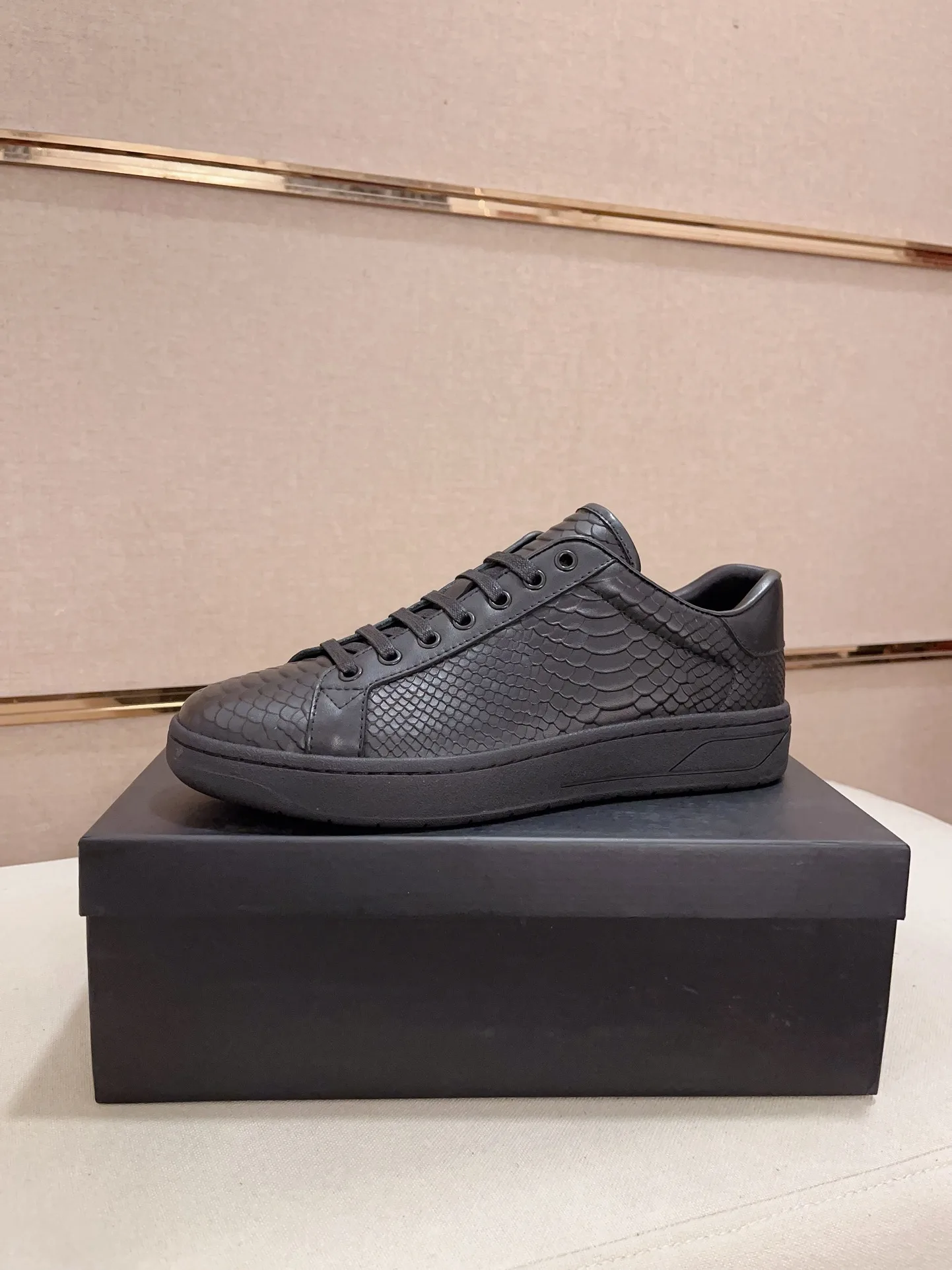 Premium Armani Lederschuhe neuestes Modell jetzt Boutiquen Obermaterial