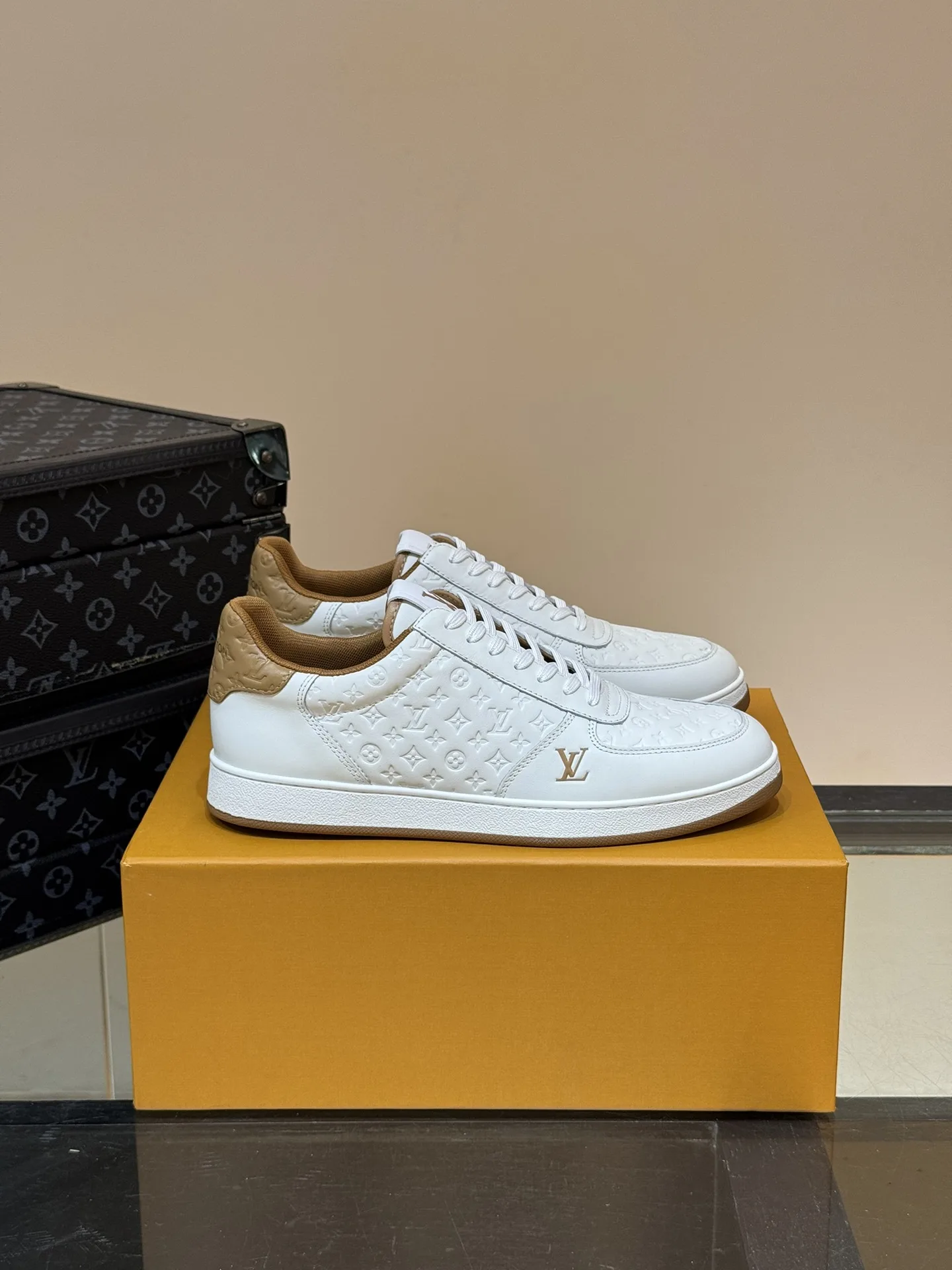 Premium Louis Vuitton Elegante Schuhe Klassische Dieser RIVOLI Sneaker besticht