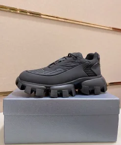 Luxus Prada Lederschuhe gleichzeitig Boutiquen