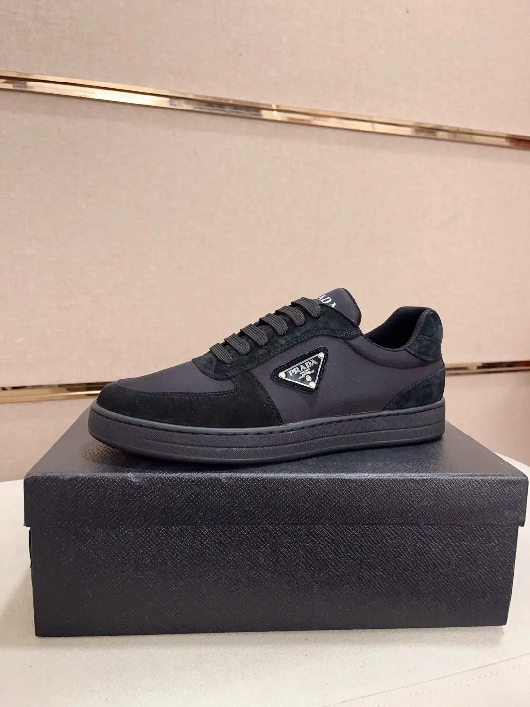 Premium Prada Lederschuhe neueste Schuhe offiziell zeichnen sich